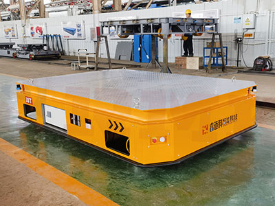 Akumuliatoriaus varomas daugialypis perdavimo krepšelis