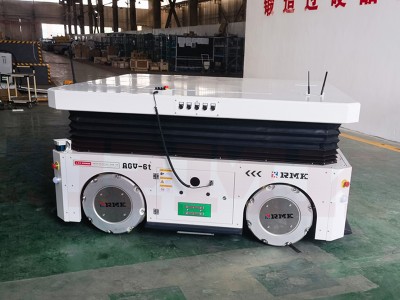 Hibridinė navigacija „McNamm Wheel AGV“